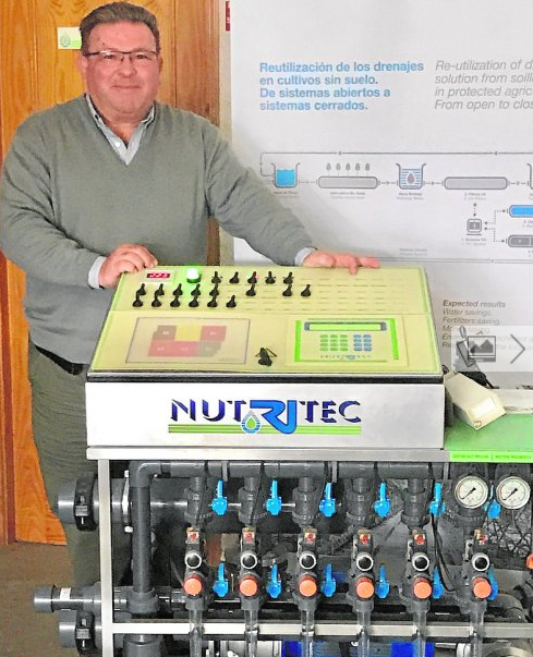 Luis Miguel Peregrín, de Ritec, junto al equipamiento Nutritec.